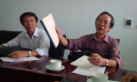 GS Lê Văn Út (bên trái) và PGS.TS Nguyễn Đình Thắng (bên phải)