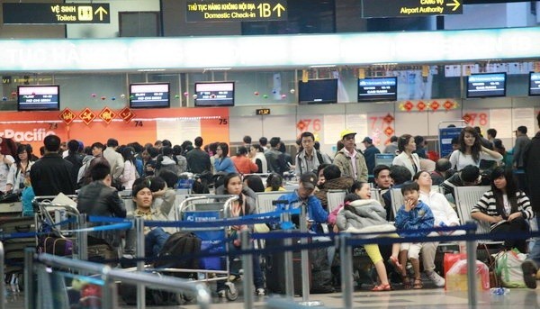 Người Việt cũng phát ớn với sự nghèo nàn, bất cập ở hai sân bay lớn nhất nước. (Ảnh Internet)