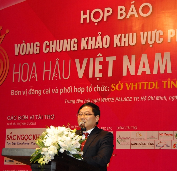 Ông Lê Xuân Sơn-TỔntg Biên tập báo Tiền Phong-Trưởng BTC cuộc thi phát biểu tại buổi họp báo