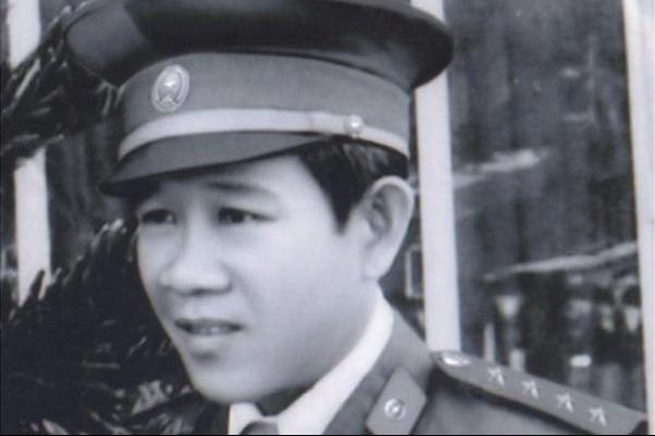 Huyền thoại SBC Võ Tấn Thành hồi còn trẻ, khi ông nắm giữ cương vị đội trưởng 1 trong 5 đội SBC thì đàn em của ông, huyền thoại SBC Lý Đại Bàng, mới đầu quân làm trinh sát cho đội SBC Q.5.