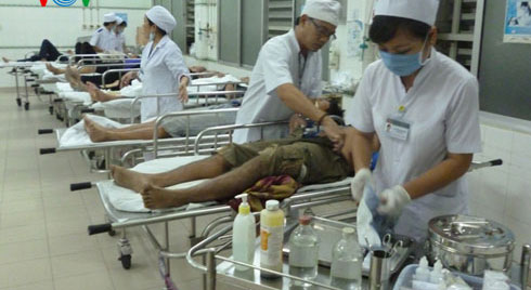 Các nạn nhân đang được cấp cứu tại Bệnh viện đa khoa tỉnh Bình Thuận