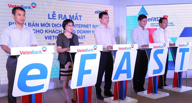 Các đại biểu bấm nút ra mắt dịch vụ VietinBank eFAST.