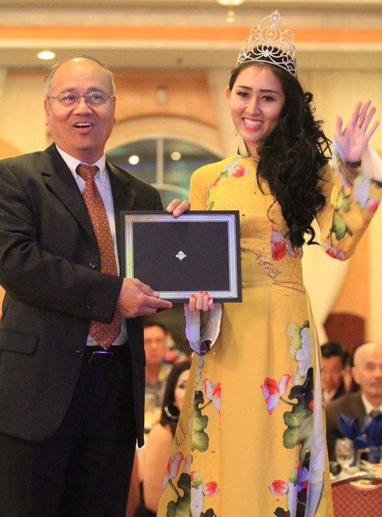 Huỳnh Thúy Anh giành vương miện ở cuộc thi Hoa hậu cộng đồng người Việt ở Mỹ nhưng với người trong giới, cuộc thi này thậm chí còn dưới mức ao làng