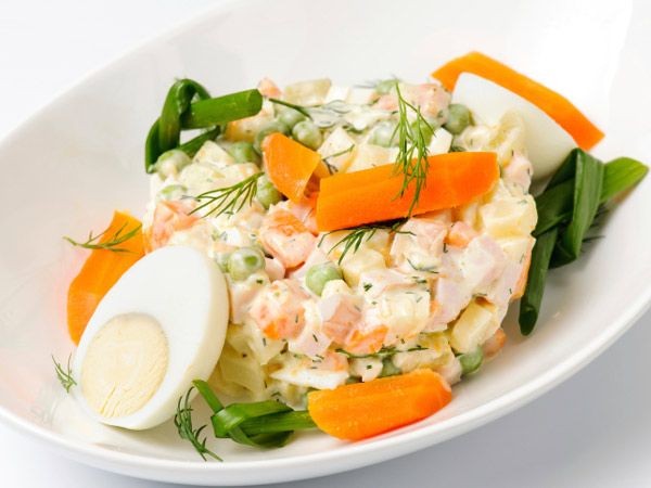 Những thành phần trong salad khiến bạn không thể giảm cân