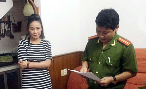 Cơ quan CSĐT Bộ Công an đọc lệnh bắt, khám xét khẩn cấp đối với Trần Thị Hương Giang.