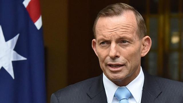 Từ Úc, Thủ tướng Tony Abbott phát biểu: Châu Á – Thái Bình Dương mang nợ ông Lý Quang Diệu rất nhiều. “Hôm nay, chúng ta tưởng nhớ sự ra đi của một nhân vật vĩ đại trong khu vực... 50 năm trước, ông Lý Quang Diệu đã đưa một đất nước đầy tổn thương đến độc lập. Ngày nay, nhờ vào tầm nhìn và sự kiên định của ông, Singapore là một trong những đất nước thành công nhất thế giới”. Ảnh: Straitstimes