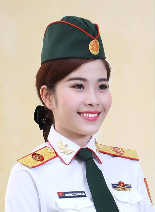 Đăng quang hoa khôi ĐBSCL 2015, Nam Em hiện là đại sứ du lịch của Tiền Giang nơi cô sinh ra và lớn lên