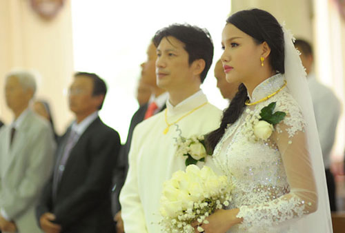 Ngày 21/1, lễ cưới của Dustin Nguyễn và Bebe Phạm diễn ra tại Nhà thờ Chợ Quán, TP HCM