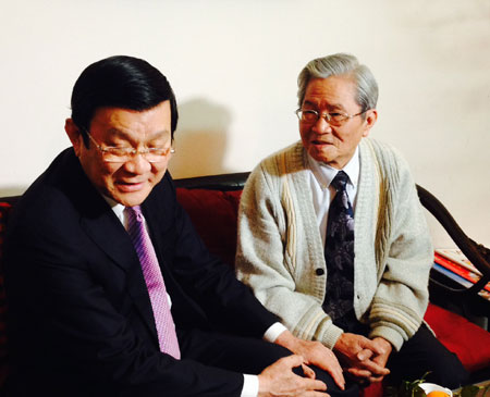Chủ tịch nước Trương Tấn Sang đến thăm NSND Đình Quang
