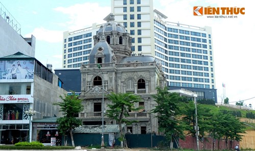 Do hoanh trang giat minh cua lau dai dai gia Lao Cai