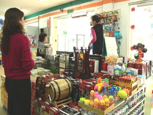 Giá các sản phẩm tại Việt Nam đang quá cao do chi phí lớn cho bao bì, quảng cáo cũng như chi phí phân phối