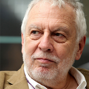 Nolan Bushnell, nhà sáng lập Atari, Inc. và Chuck E. Cheese