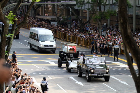 Linh cữu ông Lý Quang Diệu được rước tới Quốc hội Singapore (Ảnh: CNA)