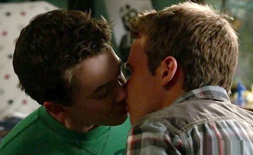 the-fosters-gaykiss-2197-1425878561.jpg
