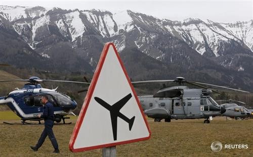 Lực lượng cứu hộ khó tiếp cận hiện trường máy bay rơi ở Pháp
