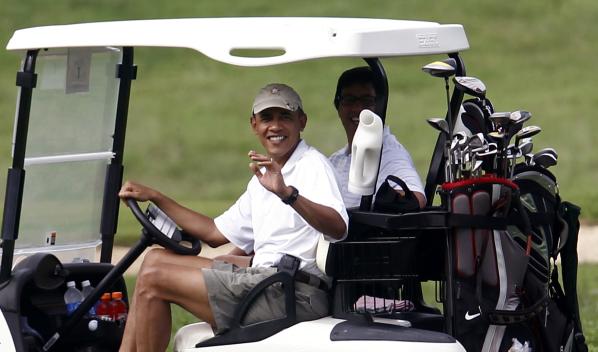 753474566-president-obama-waves-golf-cart-kailua-a66b7