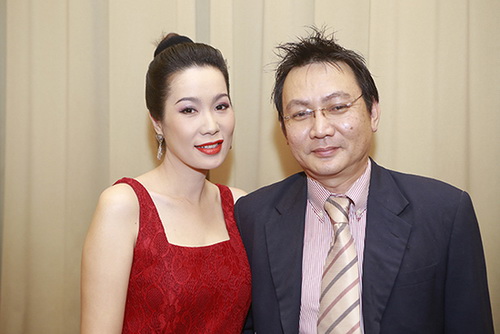 Nữ diễn viên được chồng tháp tùng đi dự tiệc cưới của diễn viên Huỳnh Đông - Ái Châu tổ chức vào ngày 27/1/2014.