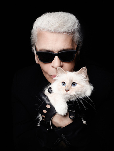 Choupette hiện là một phần không thể thiếu trong cuộc sống và công việc của Karl Lagerfeld . Ảnh: Blogspot.