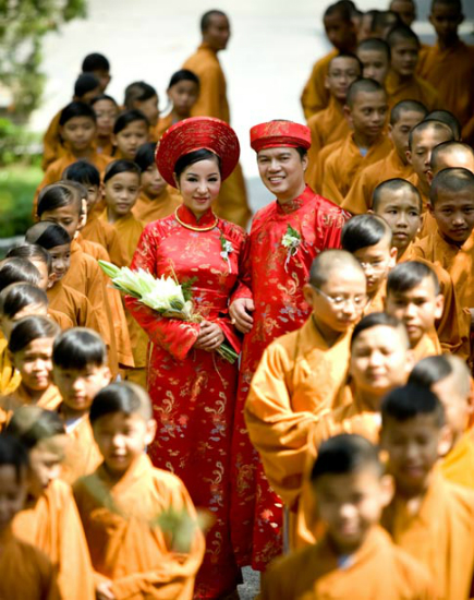 Ông Nguyễn Văn Nam khẳng định, tuy ông và Thúy Nga không đăng ký kết hôn nhưng đám cưới của cả hai là thật. Đám cưới diễn ra theo nghi thức Phật giáo, tiệc cưới tổ chức hoành tráng trước sự chứng kiến của hàng trăm người là bạn bè, đồng nghiệp, người thân, gia đình...