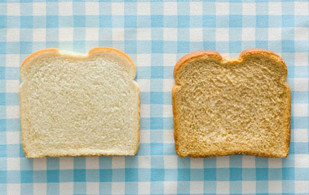 ên thay thế bánh mì trắng, mì ống bằng ngũ cốc nguyên hạt để tăng lượng chất xơ.