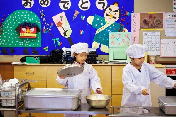bữa trưa, Nhật Bản, dạy trẻ