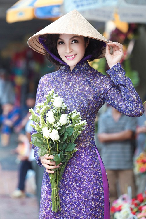 10 mẫu áo dài truyền thống đẹp nhất xuân Ất Mùi của sao Việt