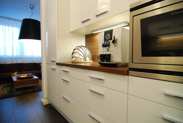Dù không có diện tích lớn, song, căn bếp vẫn đầy đủ tiện nghi với các vật dụng hiện đại