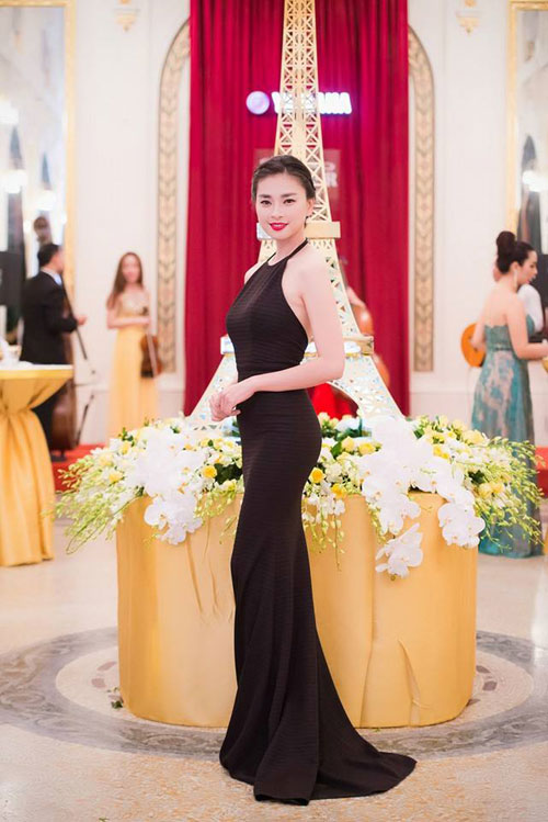 Sao Việt khéo tôn vai trần với đầm cổ yếm - 15