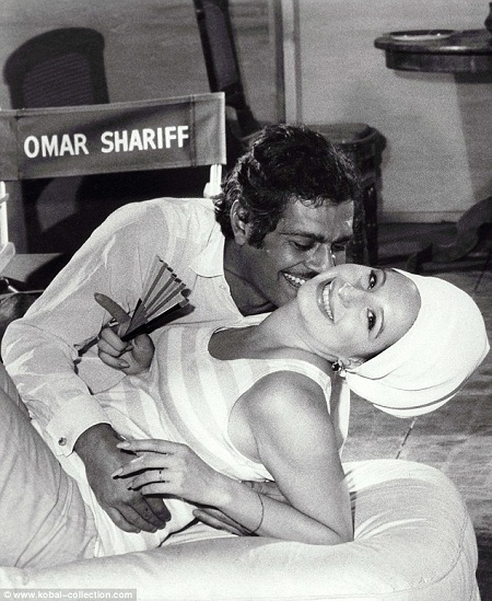 Sharif
từng nổi tiếng đào hoa, đa tình, luôn qua lại, hẹn hò với các bạn diễn nữ.