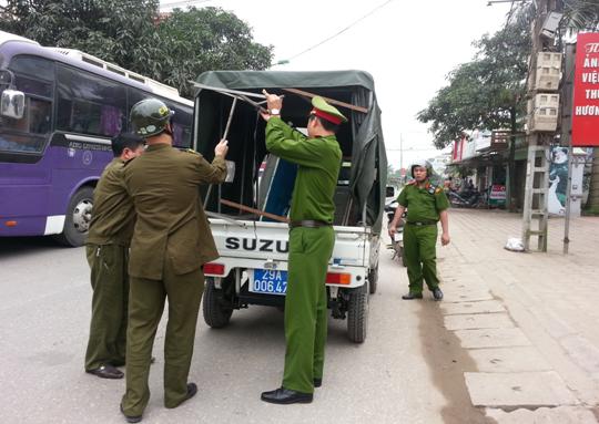 Đội trật tự của phường chỉ dừng lại ở gánh hàng rong, quán trà đá, những cửa hàng nhỏ lẻ? (ảnh minh họa)