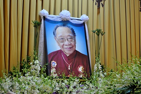 Dong nguoi tien dua linh cuu GS Tran Van Khe ve noi an nghi cuoi cung