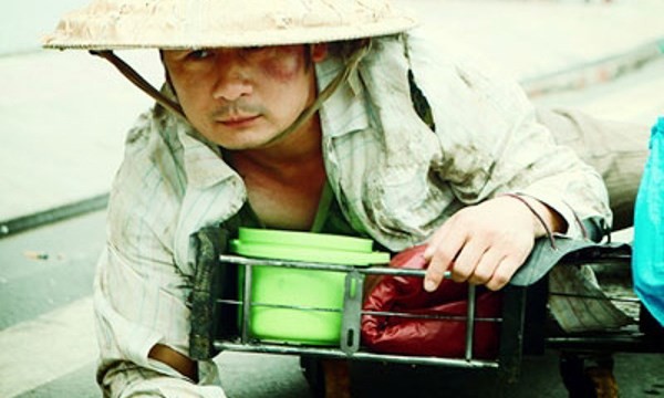 Từ mùa thu năm 2014, những hình ảnh nam ca sĩ Bằng Kiều với bộ dạng ăn xin rách rưới trong dự án phim chiếu Tết được công bố, gây thích thú cho người hâm mộ. Vai diễn của giọng ca Anh là Sơn Đẹp Trai, tác phẩm do đạo diễn Trương Quang Thịnh chỉ đạo. 
