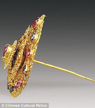 A hairpin with the flame design. The pin is 12.3cm (4.8 inches) long and the weight is 115.4 grams (4 ounces)
