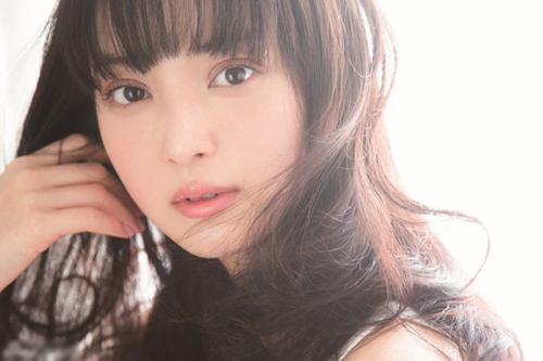 Nozomi được khen là hot girl có gương mặt đẹp nhất xứ hoa anh đào. Từ năm 2010, cô liên tục có tên trong danh sách 100 gương mặt đẹp nhất thế giới của website điện ảnh TC Candler (Mỹ).