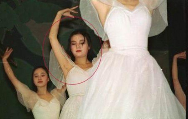 Vẻ đẹp tự nhiên từ thời thơ bé giúp Triệu Vy luôn lọt Top mỹ nhân hàng đầu làng giải trí bất chấp việc cô hiện đã 39 tuổi và vóc dáng không còn như xưa.