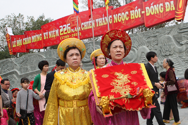 Hội gò Đống Đa năm nay diễn ra trang trọng, không còn những hình ảnh bán hàng rong, ăn xin làm xấu như các năm trước.