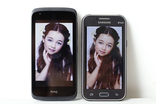 HTC Desire 326G to hơn Samsung Galaxy J1 khi có màn hình nhỉnh hơn, kích thước 4,5 inch.