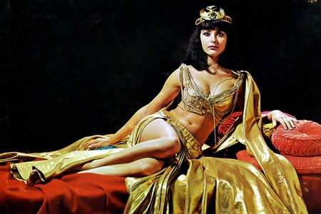 Nữ hoàng Cleopatra là bậc thầy về sử dụng hương thơm quyến rũ người khác giới. Ảnh minh họa.