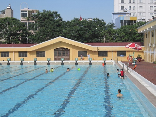 Bể bơi Bến BÍnh là bể lớn nhất hiện này trong thành phố