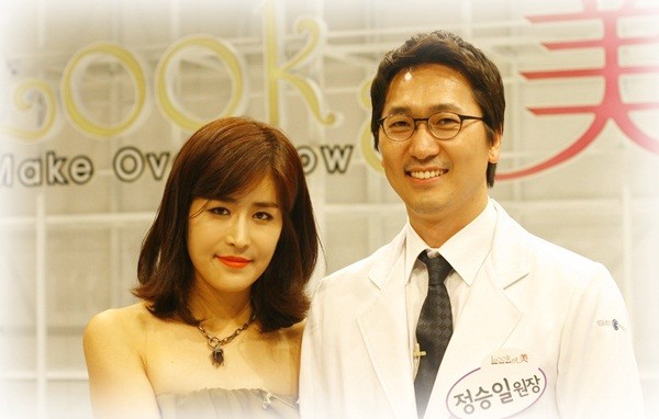 Cô Huyn Jang Jin sau phẫu thuật, xinh đẹp sánh đôi cùng vị bác sỹ.