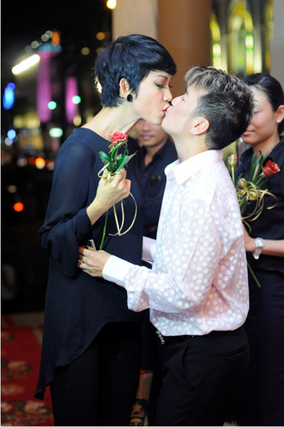 Tại thảm đỏ liveshow Kể từ đêm đó của Dương Triệu Vũ vào năm 2012, Xuân Lan được Đàm Vĩnh Hưng chào đón nồng nhiệt và trao một nụ hồng nhân ngày phụ nữ Việt Nam. Ngay sau đó cả hai đã trao cho nhau một nụ hôn nhẹ nhàng nhưng đầy lãng mạn để thể hiện tình cảm.
