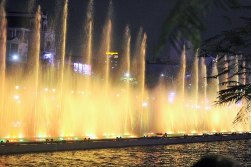 Vũ điệu của nước trên hồ Tam Bạc đêm khánh thành