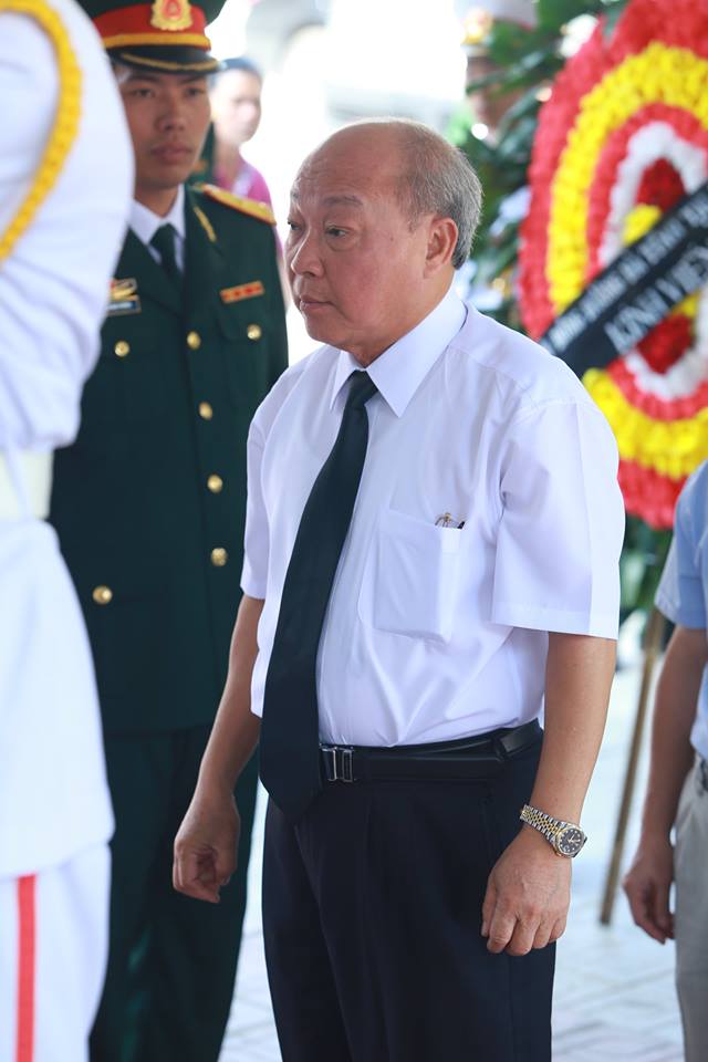 Nguyên Bộ trưởng Bộ Y tế Nguyễn Quốc Triệu - Trưởng ban Bảo vệ và chăm sóc sức khỏe Trung ương tới viếng cố nhạc sĩ.