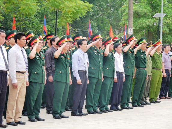 Tưởng niệm các liệt sĩ trở về an táng tại nghĩa trang liệt sĩ Đô Lương