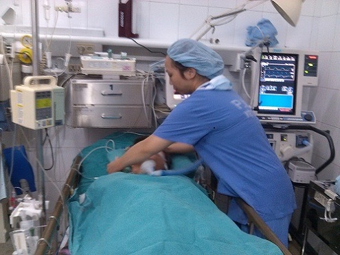 Chị Hồng Anh đang được điều trị tại Bệnh viện Việt Đức.  	Ảnh: X.T