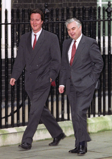 Vào tháng Giêng năm 1993, ông Cameron 26 tuổi làm cố vấn đặc biệt cho Bộ trưởng Tài Chính Norman Lamont