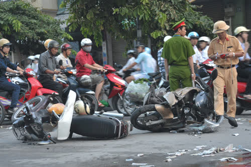 Theo các nhà nghiên cứu, chưa chứng minh được người nhặt tiền thả ra từ những đám ma, tai nạn giao thông có gặp xui xẻo hay không?	Ảnh: T.L