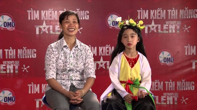 Đức Vĩnh và mẹ trong hậu trường Vietnams Got Talent