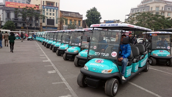 Gần 20 xe ô tô điện đã được đưa vào chạy thí điểm phục vụ người dân đi lại trong nội đô dịp Tết nguyên đán.