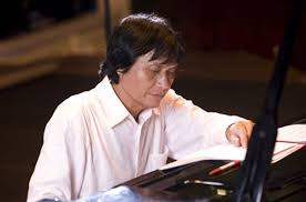 
Cả đời &ocirc;ng d&agrave;nh cho niềm đam m&ecirc; nghệ thuật
